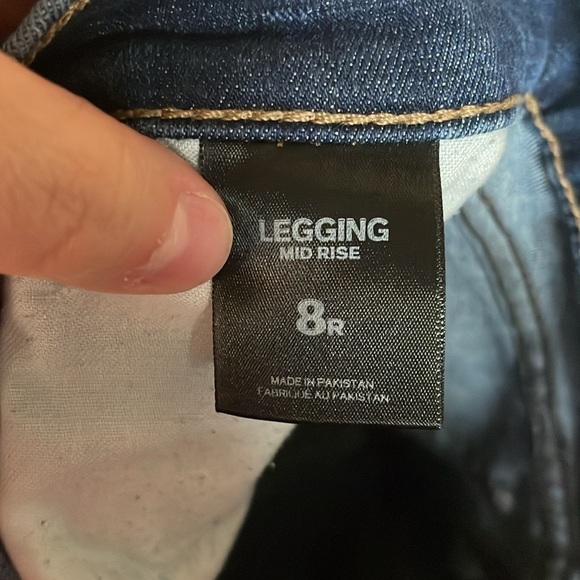 Express size 8R Medium Wash Mid-rise Jegging Super Stretch Distressed Jeans - Picture 11 of 12